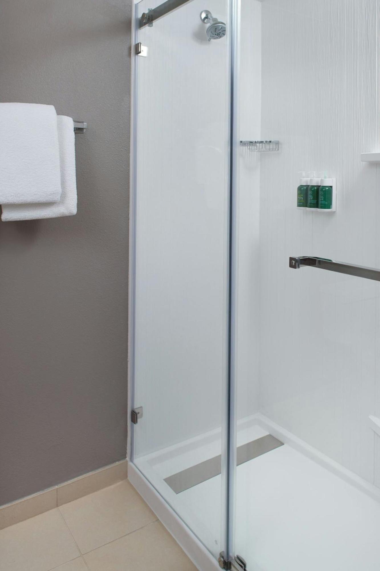 Courtyard By Marriott Greensboro Εξωτερικό φωτογραφία