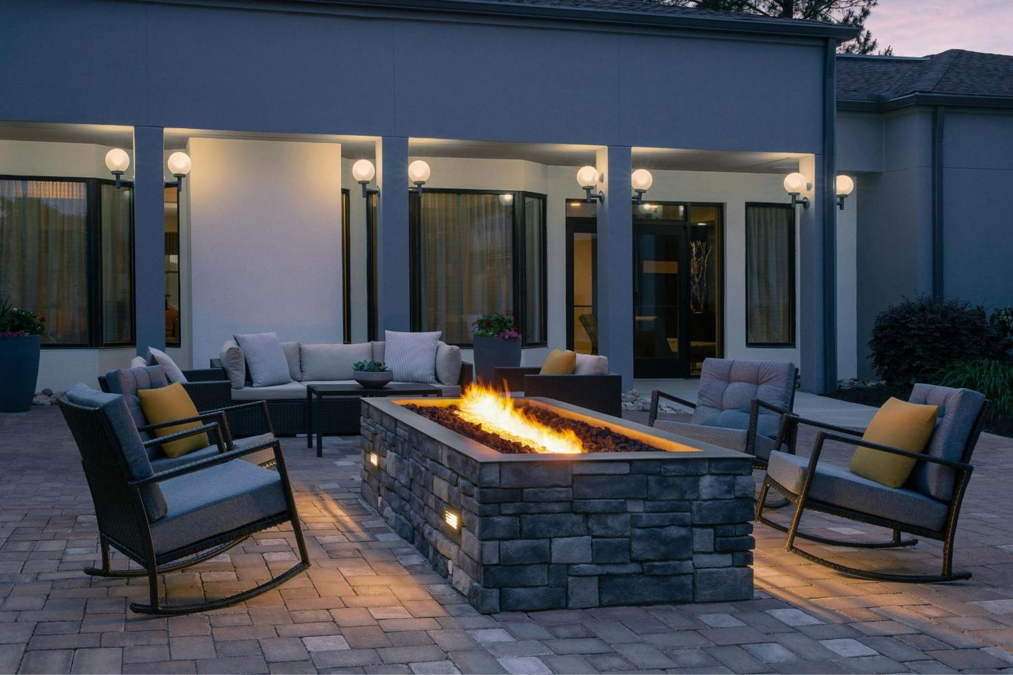Courtyard By Marriott Greensboro Εξωτερικό φωτογραφία