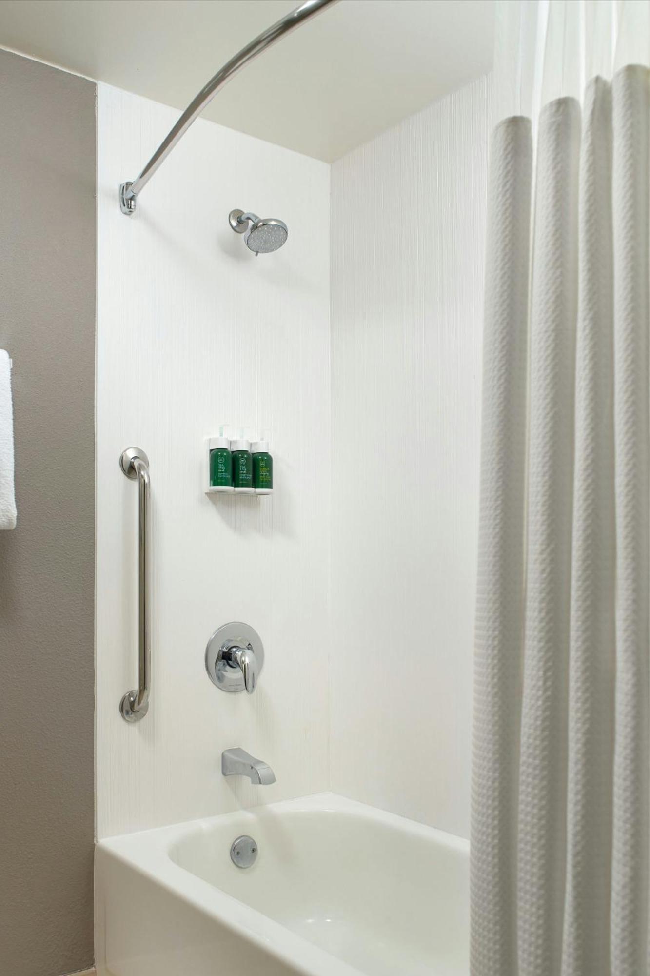Courtyard By Marriott Greensboro Εξωτερικό φωτογραφία