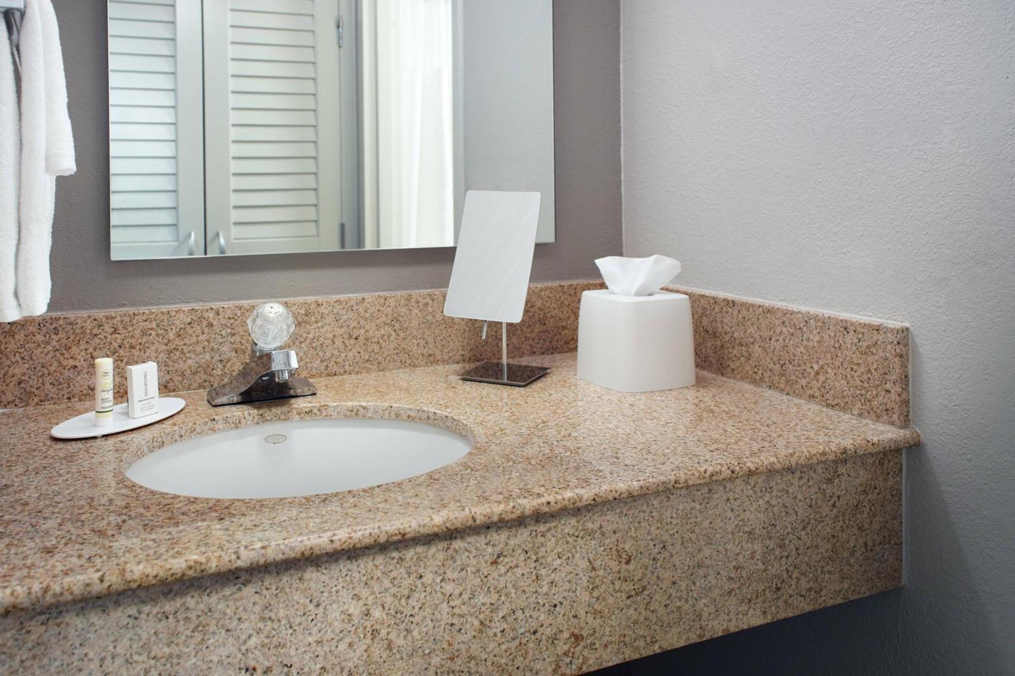 Courtyard By Marriott Greensboro Εξωτερικό φωτογραφία