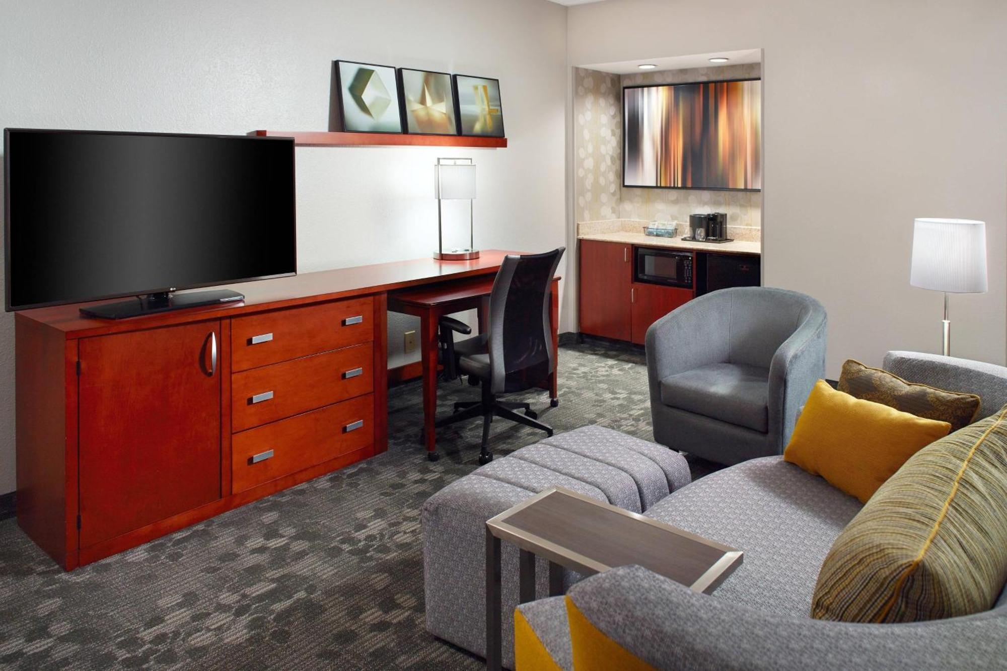 Courtyard By Marriott Greensboro Εξωτερικό φωτογραφία