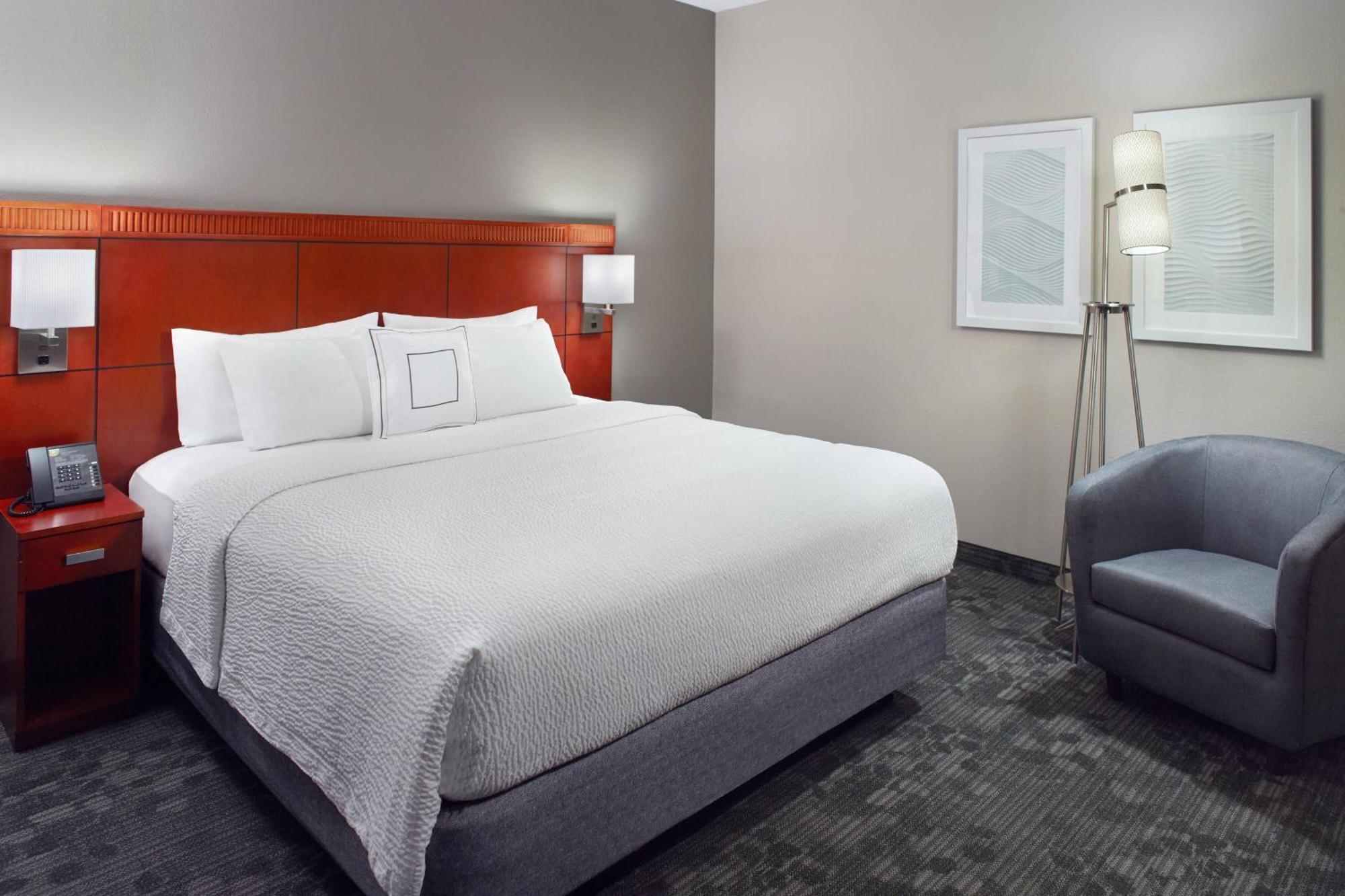 Courtyard By Marriott Greensboro Εξωτερικό φωτογραφία