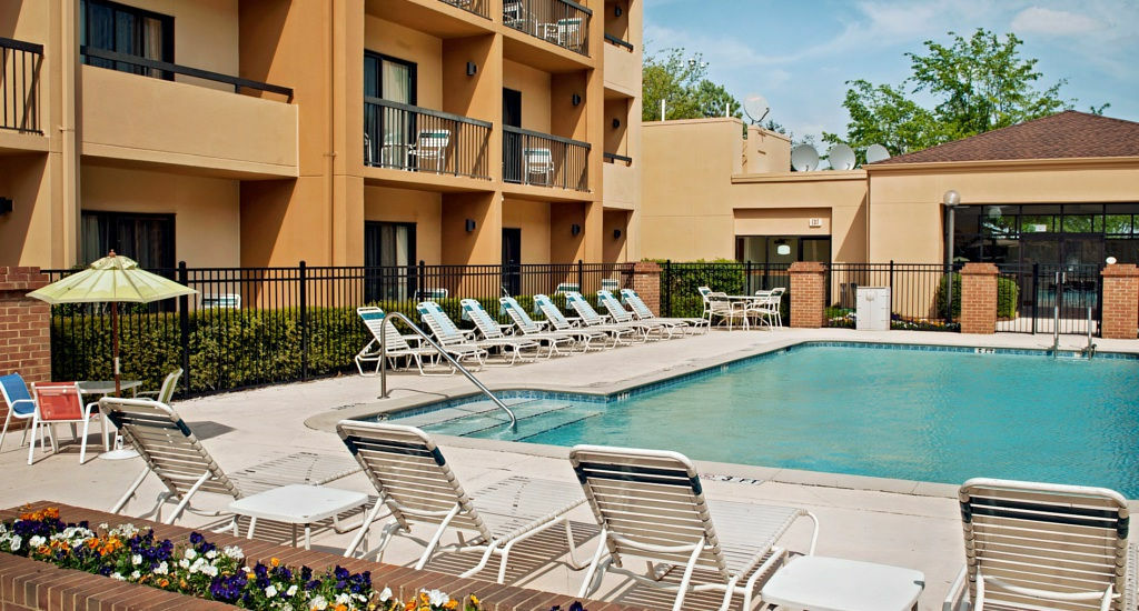 Courtyard By Marriott Greensboro Εξωτερικό φωτογραφία